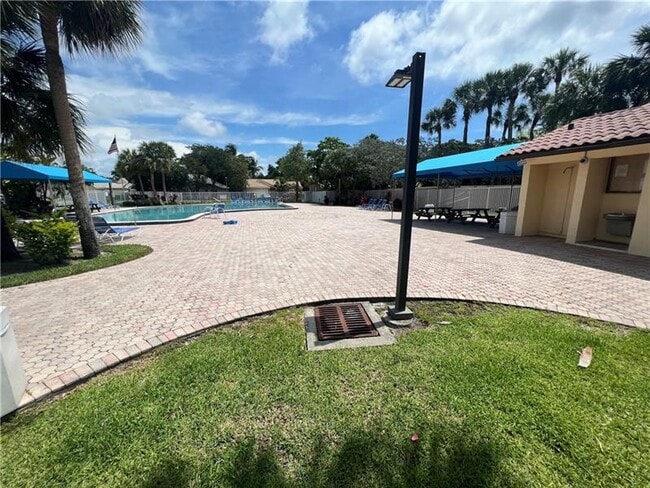 Building Photo - 211 NW 45th Ave