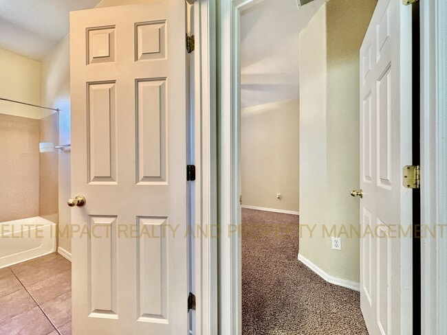 Building Photo - 14160 South Avenida Zumba