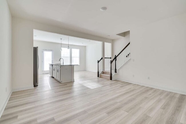 Building Photo - 3-Bed Townhouse in Franklinton with Update...