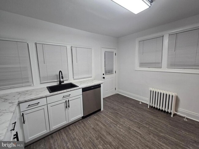 Building Photo - 4444 Fleming St