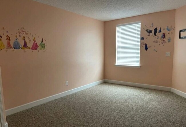 Building Photo - 8836 Coral Palms Ct