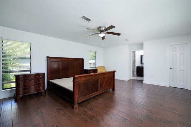 Building Photo - 12826 Hill Dr