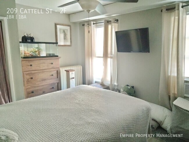 Building Photo - 209 Cattell St