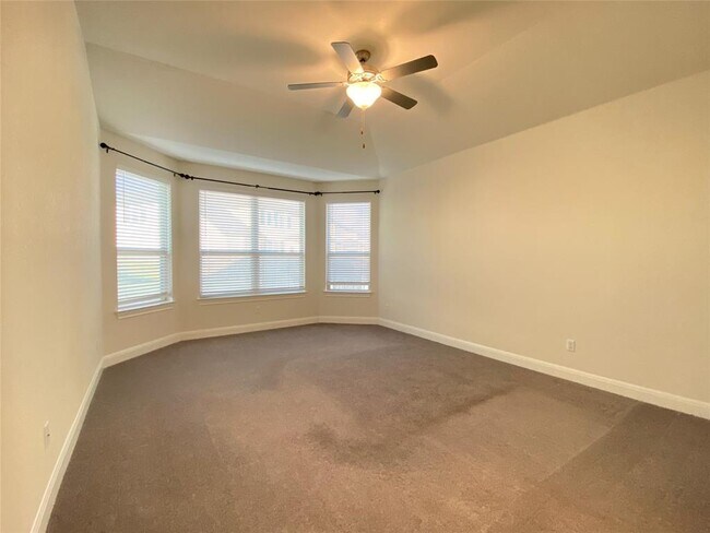 Building Photo - 1405 Vista View Dr