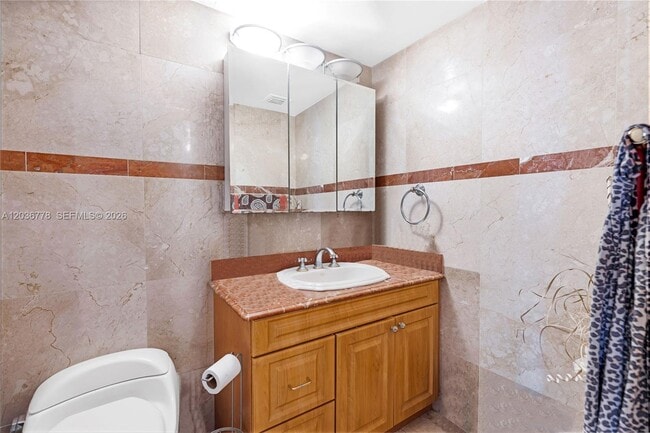 Building Photo - 7601 E Treasure Dr