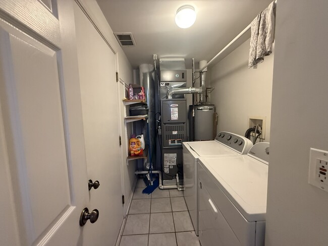 Building Photo - 2914 Rutland Cir