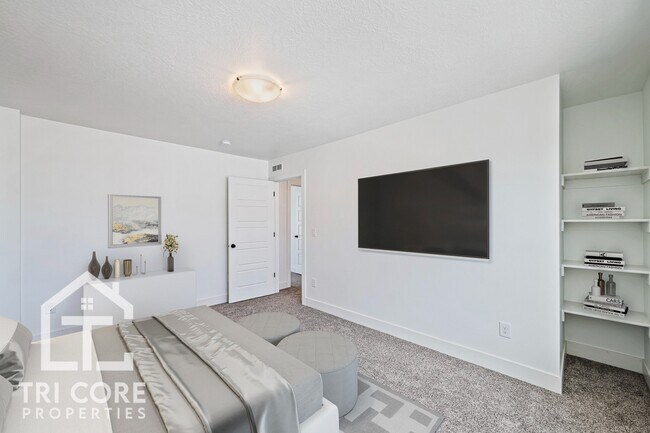 Building Photo - ?? 1 MONTH FREE + FREE PET RENT | Spacious 2BR Townhome w/ 2-Car Garage + Smart Home Features