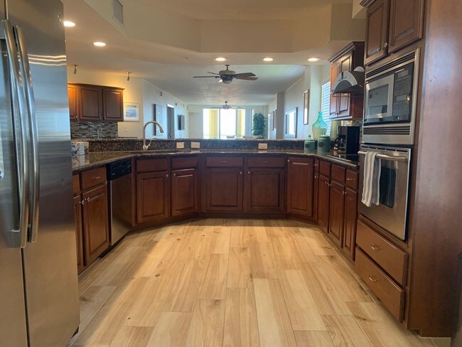 Building Photo - Luxury furnished intercoastal condo