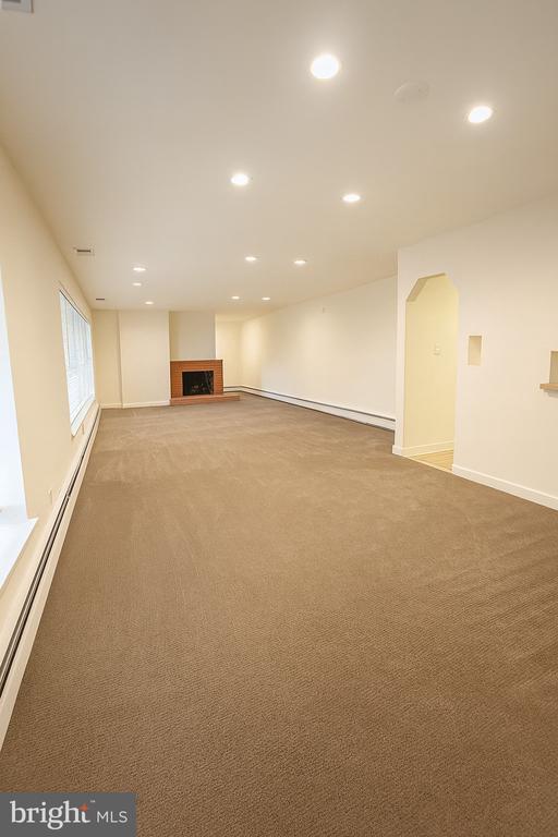 Building Photo - 301 Browning Ln