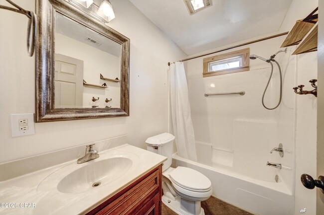 Building Photo - 1617 Drummond Ave