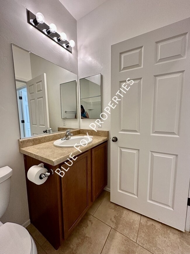 Building Photo - 12830 N Fox Hollow Dr