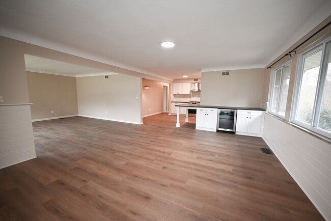 Building Photo - 7011 Stadium Dr