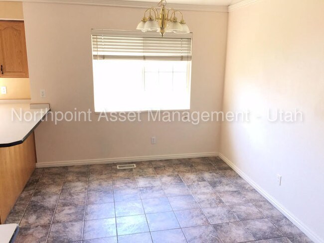 Building Photo - East Springville