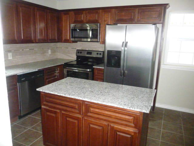 Building Photo - Newly Remodeled