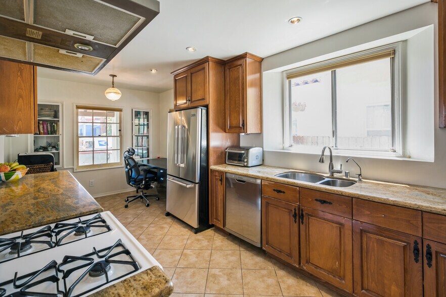 Building Photo - 3501 W 41st St