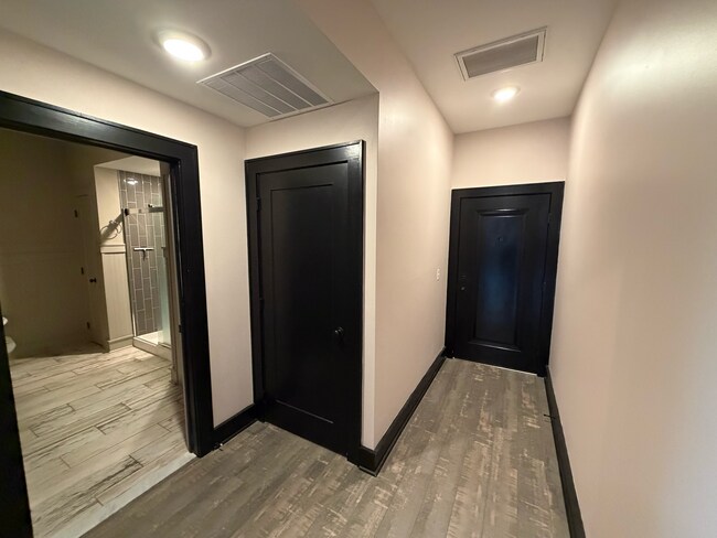 Building Photo - Penn Ave