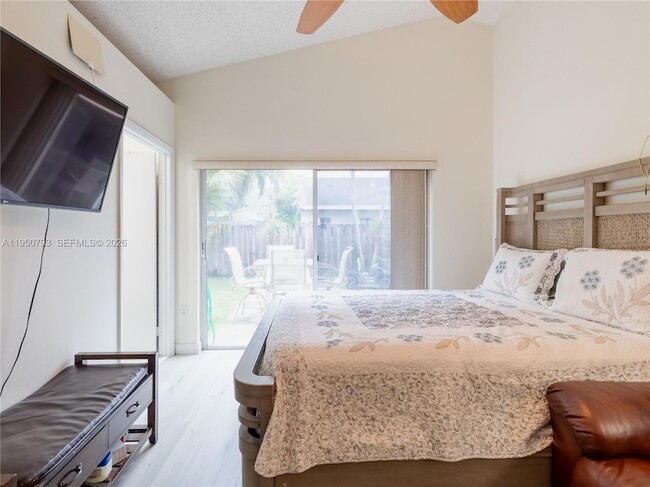 Building Photo - 206 SW 159th Way