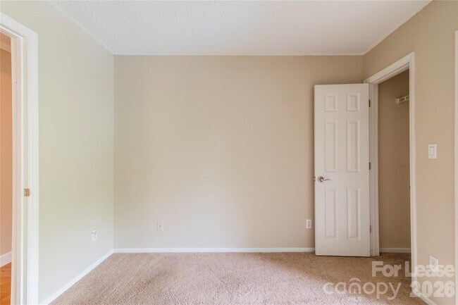 Building Photo - 2516 Cranbrook Ln