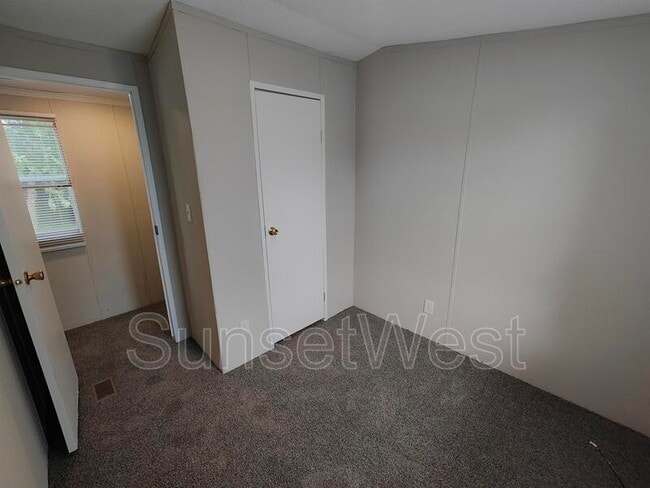Building Photo - 193 Sunshine Dr