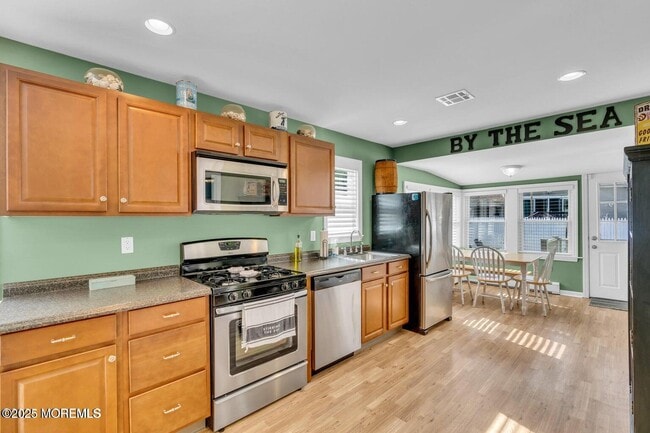 Building Photo - 124 Mathis Dr