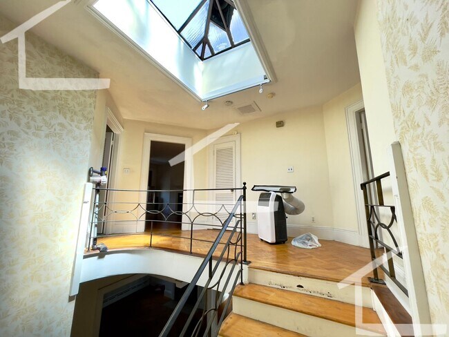 Building Photo - Avl NOW - No Fee! Oversized 3BR/2BA w/park...