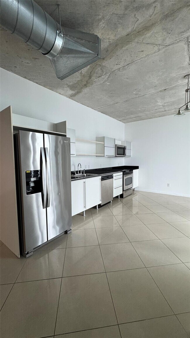 Building Photo - 690 SW 1st Ct