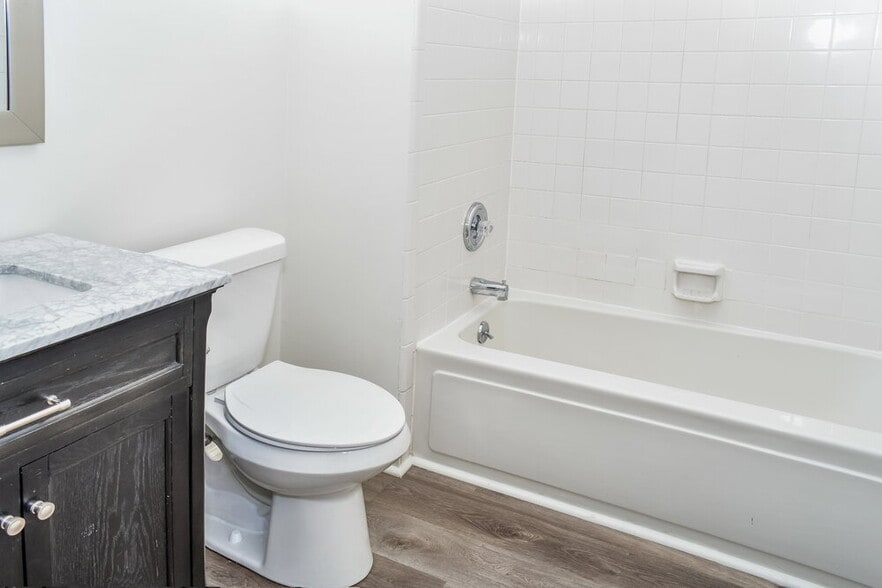 Building Photo - 707 Trailing Rock Dr