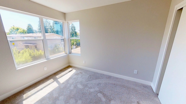 Building Photo - Gorgeous Modern Townhome, easy access to freeway & UCSC, downtown & beaches - OPEN HOUSE 12/6, 11...