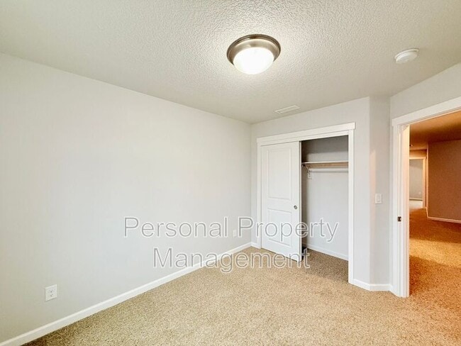 Building Photo - 5840 NE 56th Pl