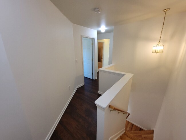 Building Photo - 815 Stoll St