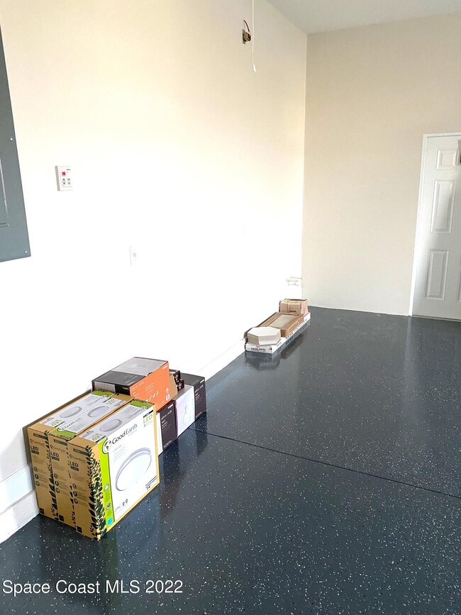 Building Photo - 8321 Paragrass Ave