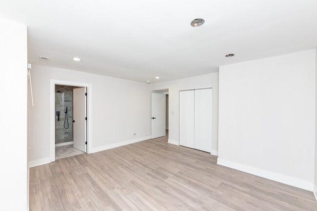 Building Photo - 1907 S Racine Ave