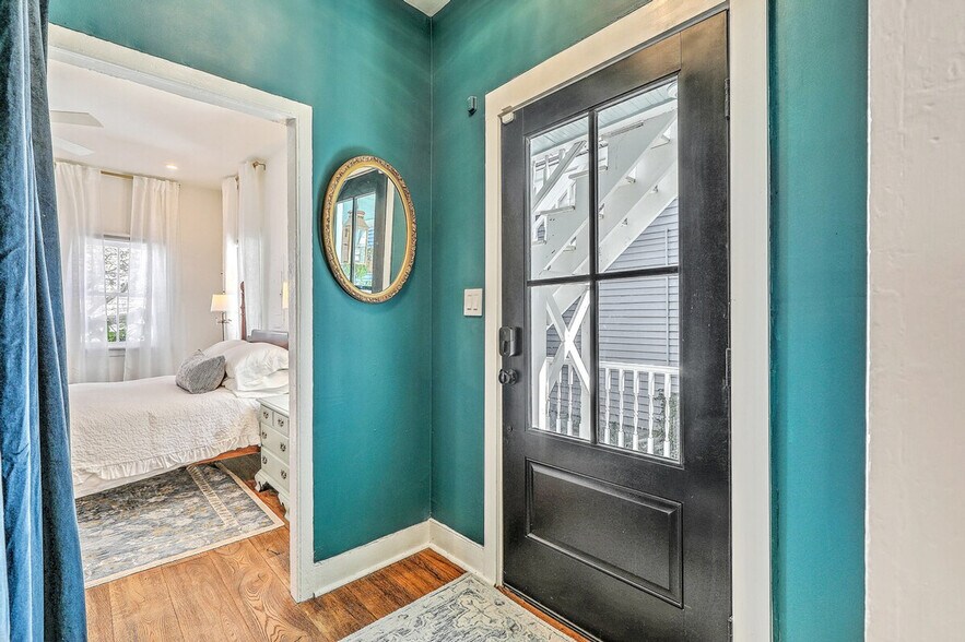 Building Photo - 38 Bogard St