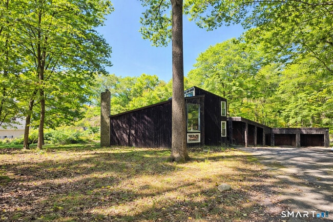 Building Photo - 860 Oakwood Rd