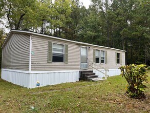 Building Photo - 3 Bedrooms, 2 Bathrooms - Mobile Home in West Rome!