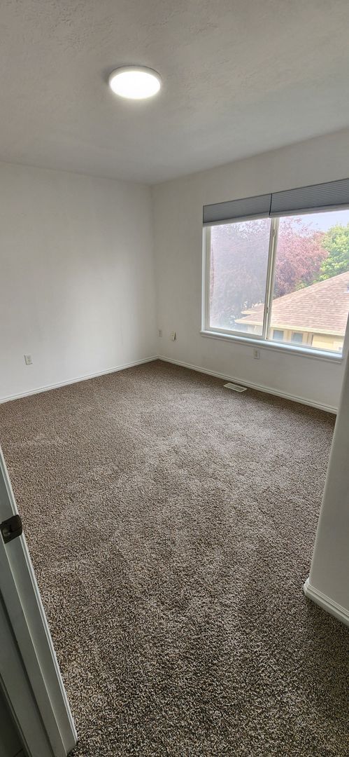 Building Photo - 3 Bedroom Townhome in Herriman!
