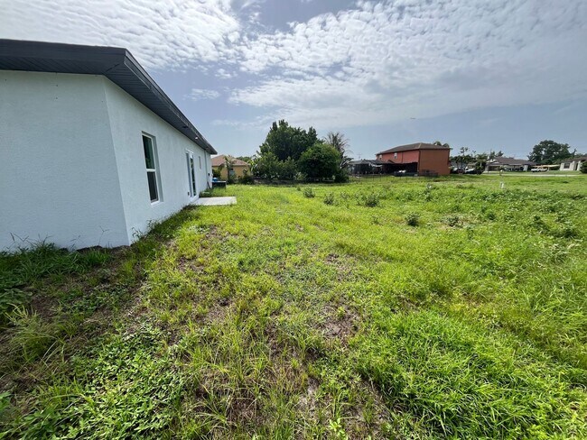 Building Photo - BRAND NEW MODERN SF HOME 3BD+den/2BA with GARAGE IN LEHIGH ACRES!