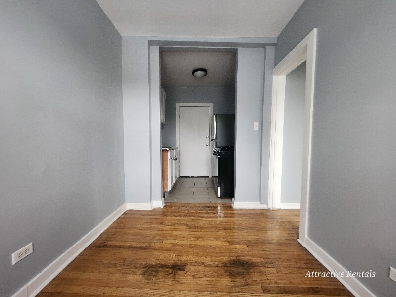 Building Photo - 358 W 74th St