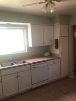 Building Photo - 447 N Fox Hills Dr