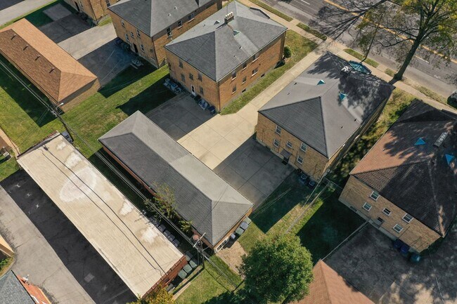 Building Photo - 7112-7114 Jamieson Ave