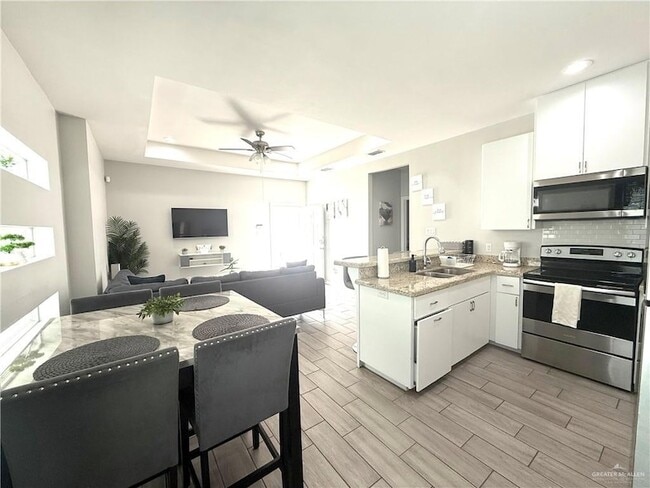 Building Photo - 1303 W Heritage Dr