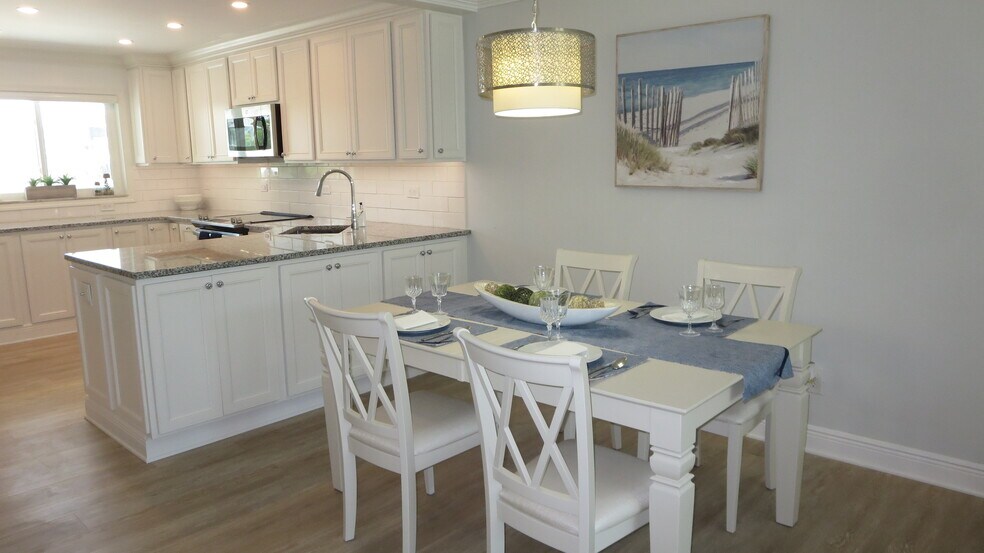 Building Photo - 1100 8th Ave S