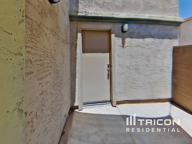 Building Photo - 4360 E Carla Vista Dr