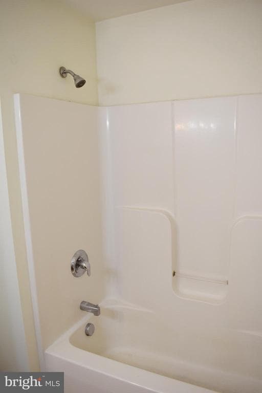 Building Photo - 2701 Roosevelt Dr