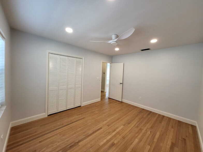Building Photo - 1431 S Palmway