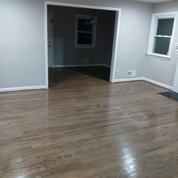 Building Photo - 1206 Quo Ave