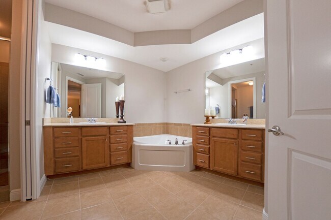 Building Photo - 8000 Via Sardina Way