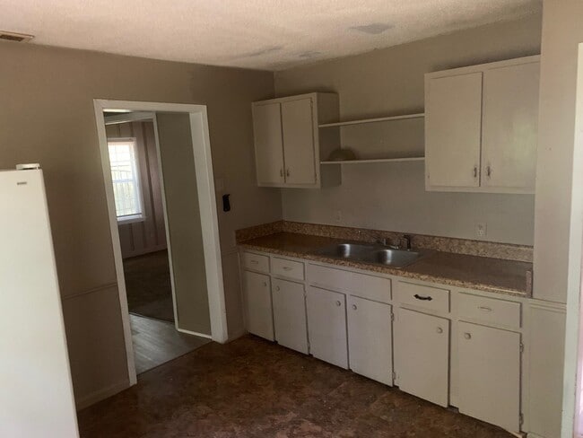 Building Photo - 3054 Coleman Ave