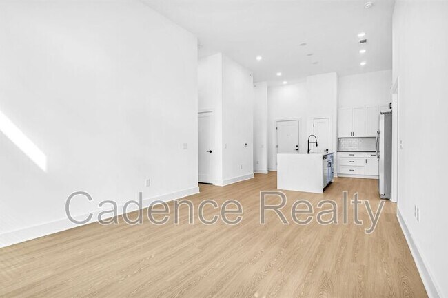 Building Photo - 614 S Kerr Ave