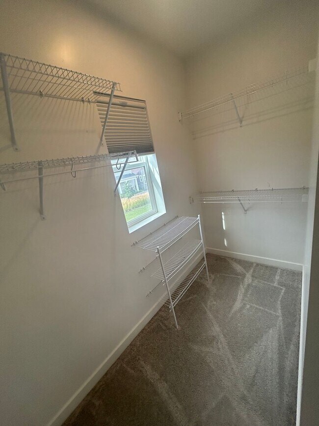 Building Photo - Amazing 4 Bed, 3.5 Daybreak Home with Office